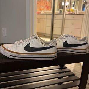 Nike court royal